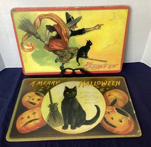 lot 113 image: Pair of Halloween Decor Signs