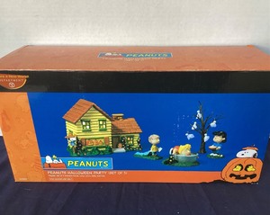 lot 123 image: Dept. 56 Peanuts Halloween Party