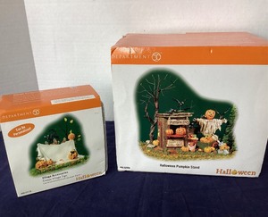 lot 152 image: Dept. 56 Halloween Halloween Pumpkin Stand and Creepy Village Sign