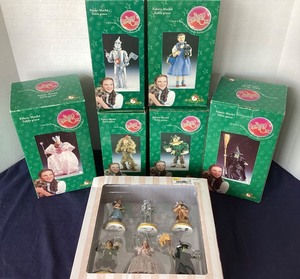 lot 186 image: Group of Wizard of Oz Figures