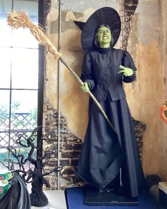lot 190 image: Awesome Life Size Animated Wicked Witch of the West