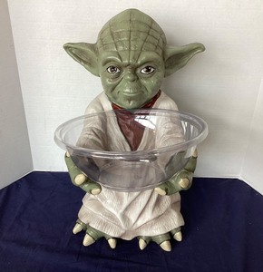 lot 193 image: Star Wars Yoda Candy Bowl Stand