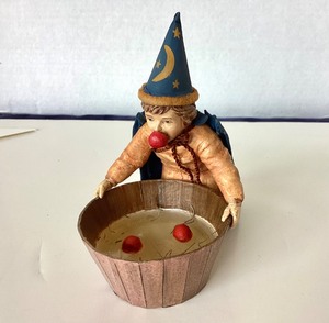 lot 222 image: Bethany Lowe Halloween Bobbing For Apples