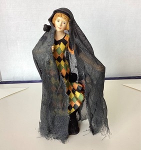 lot 225 image: Bethany Lowe Halloween Magic Glamour Witch