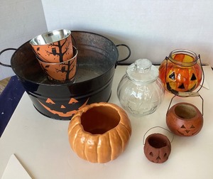 lot 240 image: Group of 8 Halloween Jars and Pails
