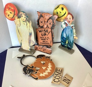 lot 249 image: Group of Tin Litho Halloween Decor