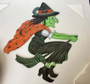 lot 267 image: Fun Group of Halloween Wall Decor