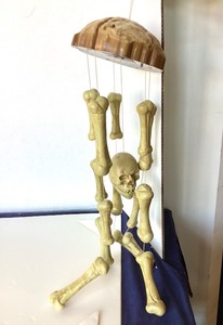 lot 268 image: Hanging Skull and Bones Halloween Mobile