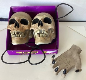 lot 269 image: Pair of Talking (Hang on Wall) Halloween Skulls and Creepy Hand Votive Base