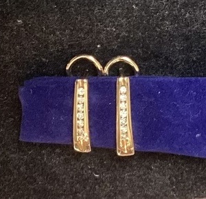 lot 76 image: Pair 14K Gold and Diamond Earrings