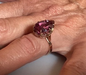 lot 73 image: 14K Gold and Amethyst Ring