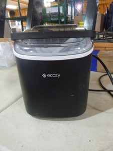 lot 6 image: Ecozy Ice Maker