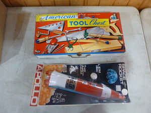 lot 20 image: 2 Vintage Toys