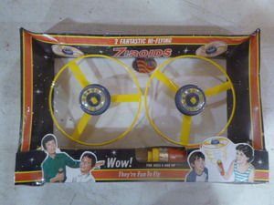 lot 21 image: Vintage Ziroids Hi-Flying Disks with Launcher