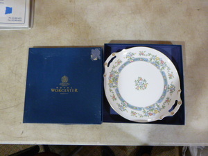 lot 27 image: Royal Worchester Fine Bone China Serving Platter with Handles