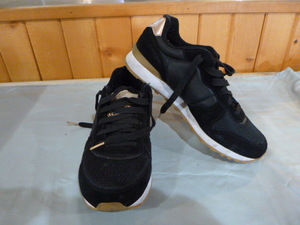 lot 54 image: Skechers Memory Foam Tennis Shoes