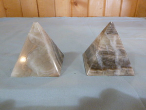 lot 66 image: 2 Zebra Calcite Pyramids