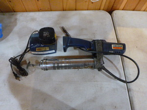 lot 76 image: Lincoln Electric Grease Gun