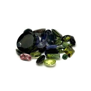 lot 24 image: 11.8 Karat Assorted Gemstones (NOT TESTED) Loose