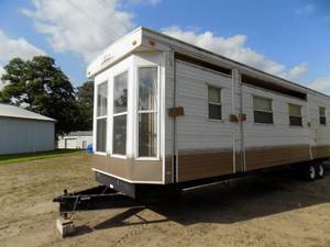 2007 Breckenridge Park Model Damon Series M-844-SB Triple Slide Camper – 44' Length