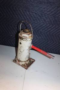 lot 24 image: Lakin Hydraulic Bottle Jack with Handle