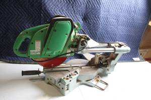 lot 29 image: Hitachi C10FS 10-Inch Sliding Compound Miter Saw