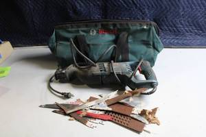 lot 40 image: Bosch Reciprocating Saw with Accessories and Carrying Bag