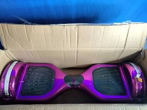 lot 35 image: GlareWheel 300-Watt 36V Hoverboard - Chrome Purple