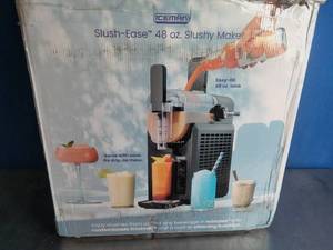 lot 65 image: Iceman 1.5-Liter Slush Ease Slushy Maker