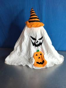 lot 72 image: Scary Ghost Halloween Decoration