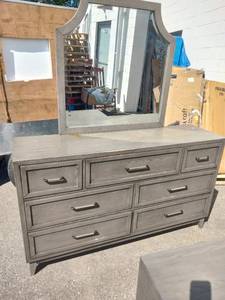 lot 5 image: Riverside Furniture Vogue 7 Drawer Dresser and Nightstand in Gray Wash