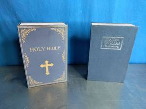 lot 82 image: 2 Book Safes
