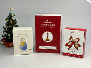 lot 2 image: 3 Hallmark Keepsake Walt Disney Christmas Ornaments