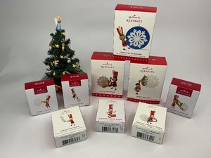 lot 32 image: 9 Hallmark Keepsake Christmas Ornaments