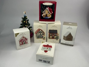 lot 33 image: 6 Hallmark Keepsake Christmas Ornaments