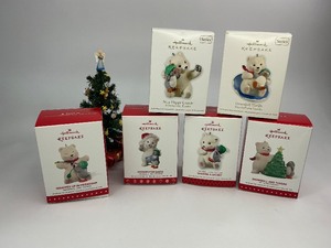 lot 39 image: 6 Hallmark Keepsake Christmas Ornaments