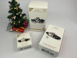 lot 47 image: 3 Hallmark Keepsake Christmas Ornaments