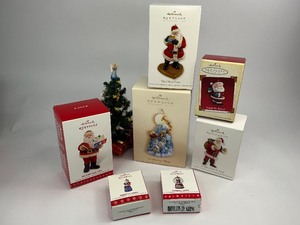 lot 49 image: 7 Hallmark Keepsake Christmas Ornaments
