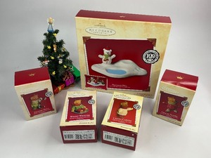 lot 59 image: 5 Hallmark Keepsake Christmas Ornaments