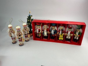 lot 62 image: 2 Sets of Nutcracker Christmas Ornaments