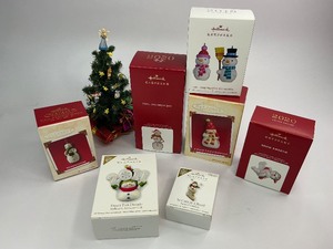 lot 71 image: 7 Hallmark Keepsake Christmas Ornaments