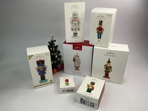 lot 73 image: 7 Hallmark Keepsake Christmas Ornaments