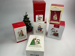 lot 77 image: 6 Hallmark Keepsake Christmas Ornaments