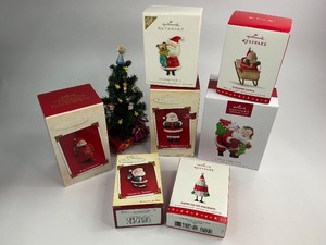 lot 79 image: 7 Hallmark Keepsake Christmas Ornaments