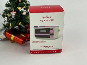lot 86 image: 2015 Easy Bake Oven Hallmark Keepsake Christmas Ornament