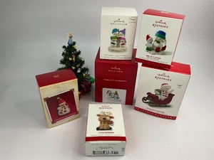 lot 87 image: 6 Hallmark Keepsake Christmas Ornaments
