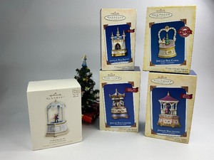 lot 92 image: 5 Hallmark Keepsake Christmas Ornaments