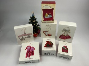 lot 93 image: 7 Hallmark Keepsake Christmas Ornaments