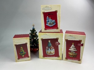 lot 94 image: 4 Hallmark Keepsake Christmas Ornaments