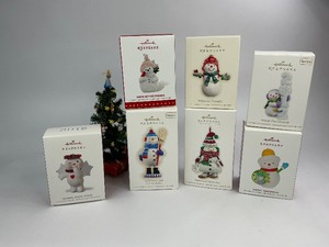 lot 95 image: 7 Hallmark Keepsake Christmas Ornaments